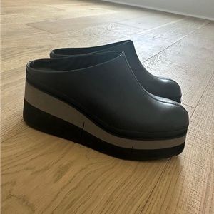 Naked Feet Platflorm Clogs